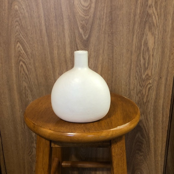 Mid Century Style Cream White Vase - Picture 1 of 5